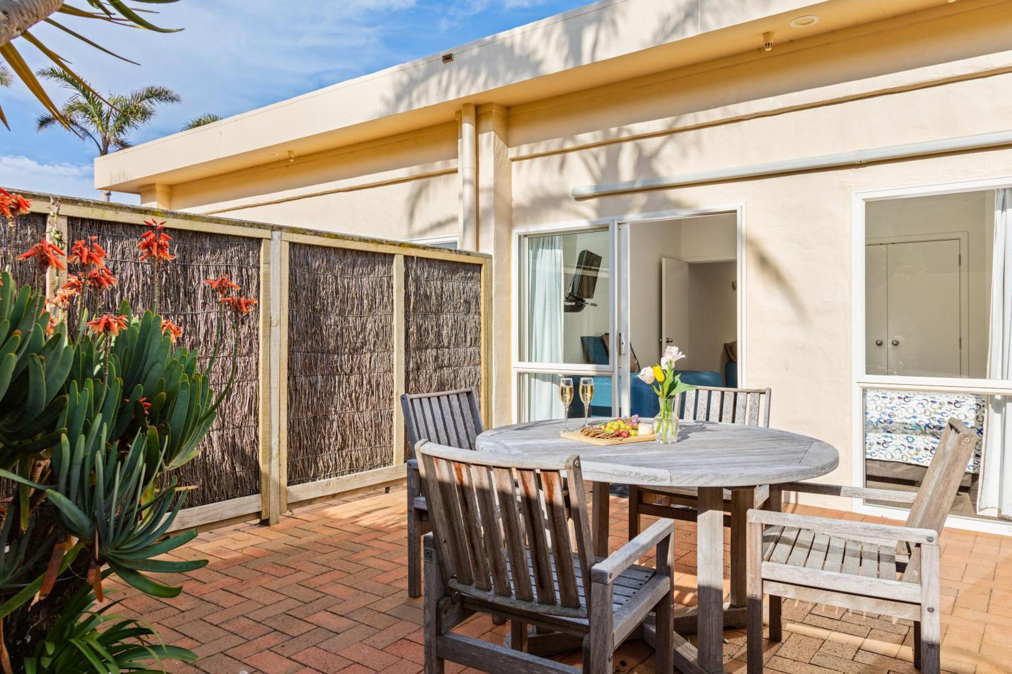 Ocean Beach Motor Lodge Gisborne Bagian luar foto