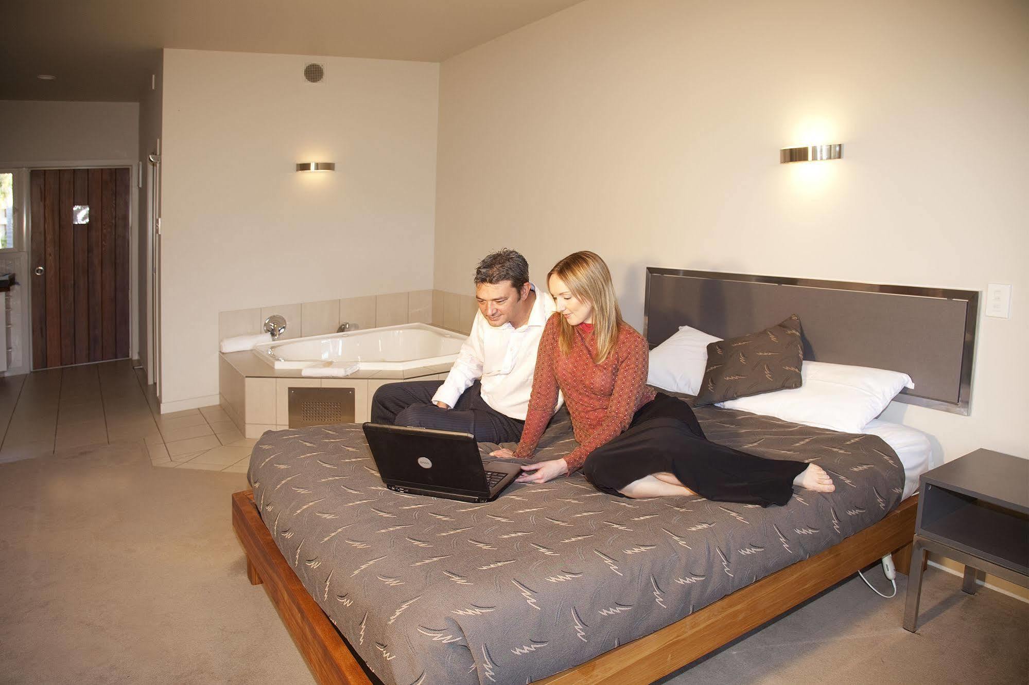Ocean Beach Motor Lodge Gisborne Bagian luar foto